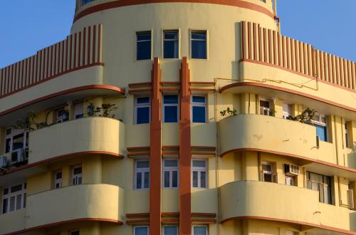 Example of Art Deco architecture in Mumbai “94302-Mumbai” by Xiquinho Silva/Flickr. Licensed under CC BY 2.0 DEED.